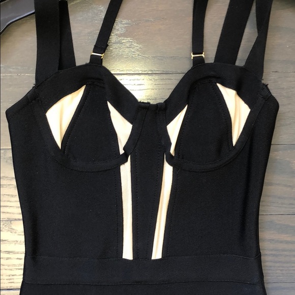 The iconic bandage black dress - Picture 2 of 4